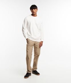 Calça em Sarja com Cintura Elástica e Bolsos Diferenciados