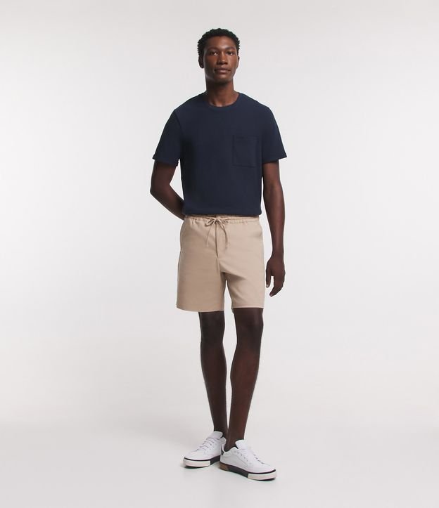 Bermuda Reta em Sarja com Cós Elástico e Textura