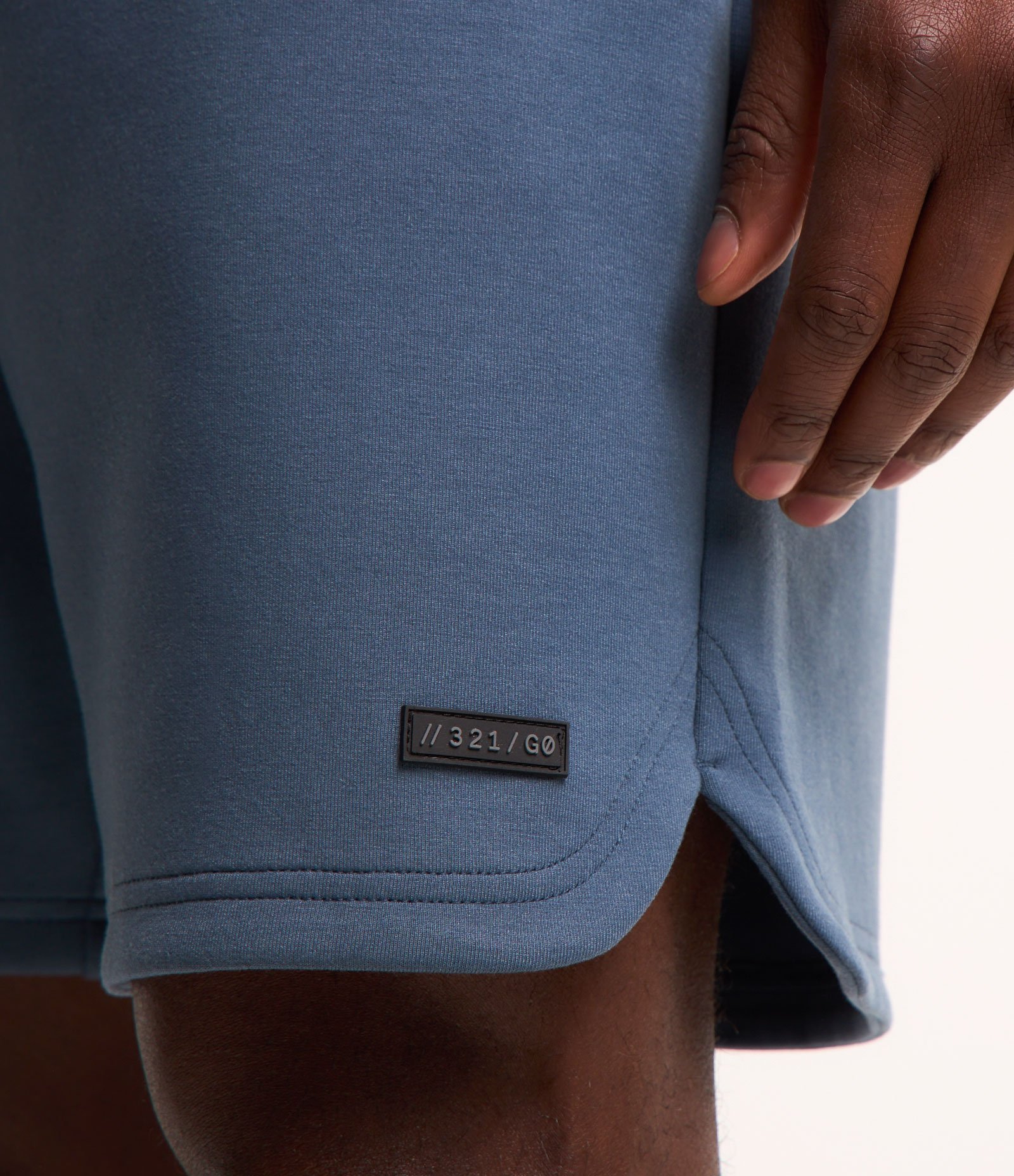 Bermuda Esportiva em Moletom Tecnológico com Cós Elástico e Zíper no Bolso Azul 5