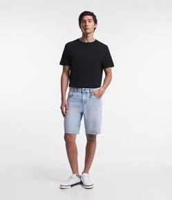 Bermuda Reta Jeans com Bolsos e Puídos