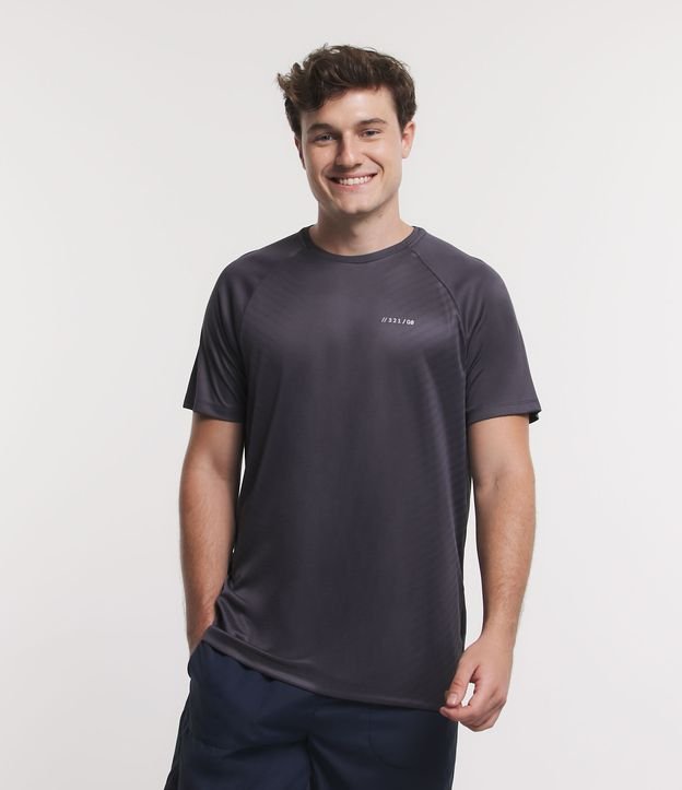 Camiseta Esportiva em Dry Fit com Cava Raglan e Listras Laterais Cinza Escuro 1