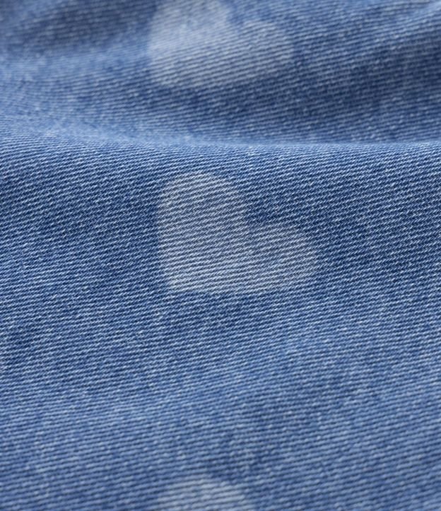 Short Jeans Infantil com Estampa de Coração e Barra Desfiada - Tam 5 a 14 Anos Azul 3