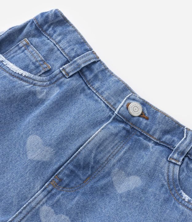 Short Jeans Infantil com Estampa de Coração e Barra Desfiada - Tam 5 a 14 Anos Azul 5