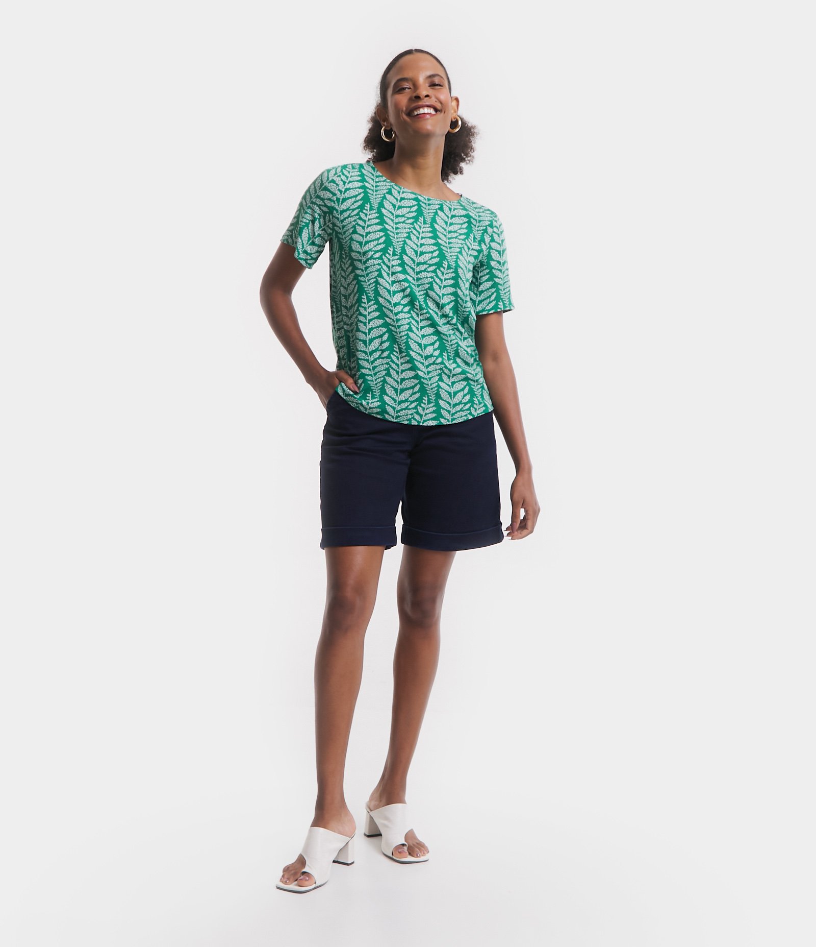 Blusa Manga Curta em Viscose com Folhagens Estampadas Verde Malaquita 2