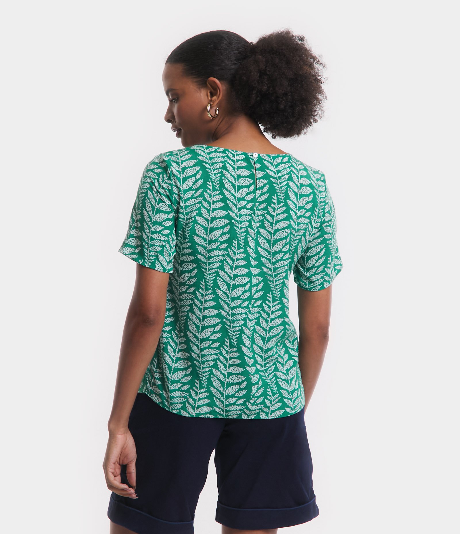 Blusa Manga Curta em Viscose com Folhagens Estampadas Verde Malaquita 4
