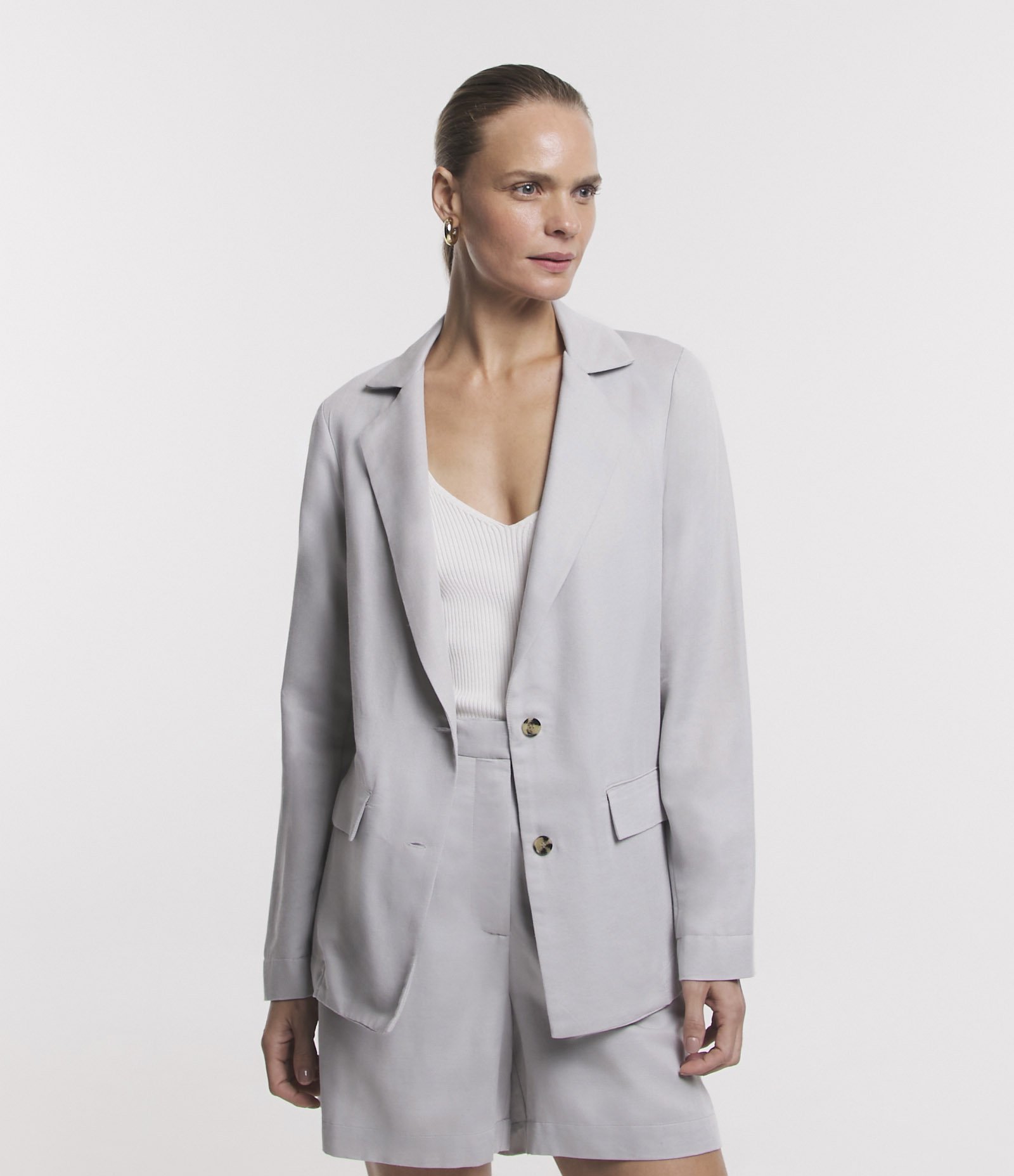 Blazer em Flamê com Botões Duplos e Lapelas Aplicadas Cinza 1