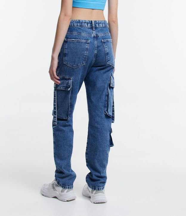 Calça Reta Jeans com Bolso Cargo e Recorte na Perna Azul 3