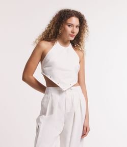 Blusa Cropped em Sarja com Ilhós e Barra Assimétrica