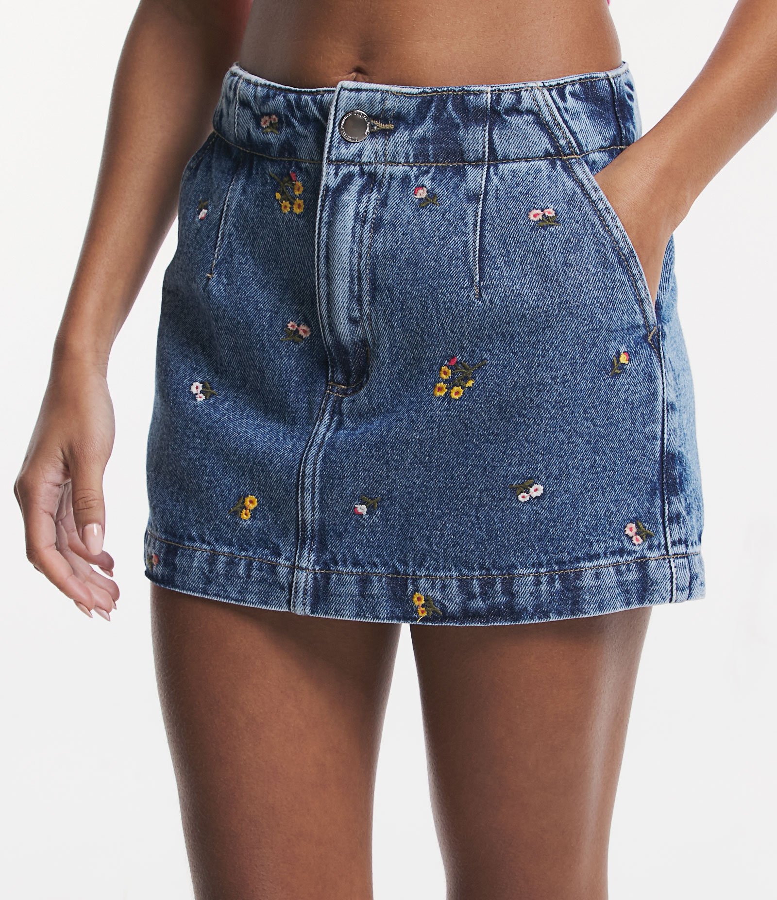 Saia Curta Jeans com Bolsos e Bordado Floral Liberty Azul 2