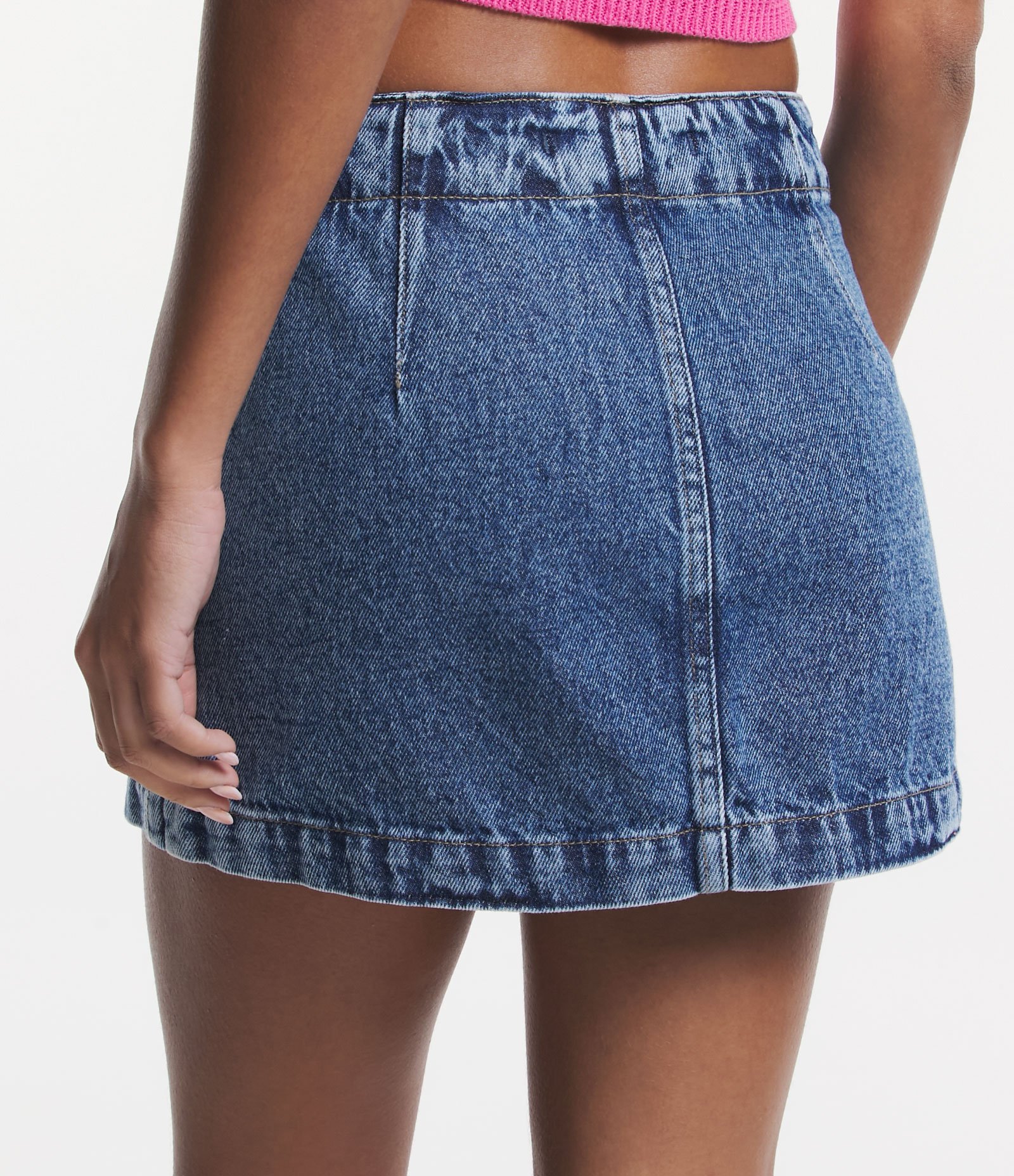 Saia Curta Jeans com Bolsos e Bordado Floral Liberty Azul 3