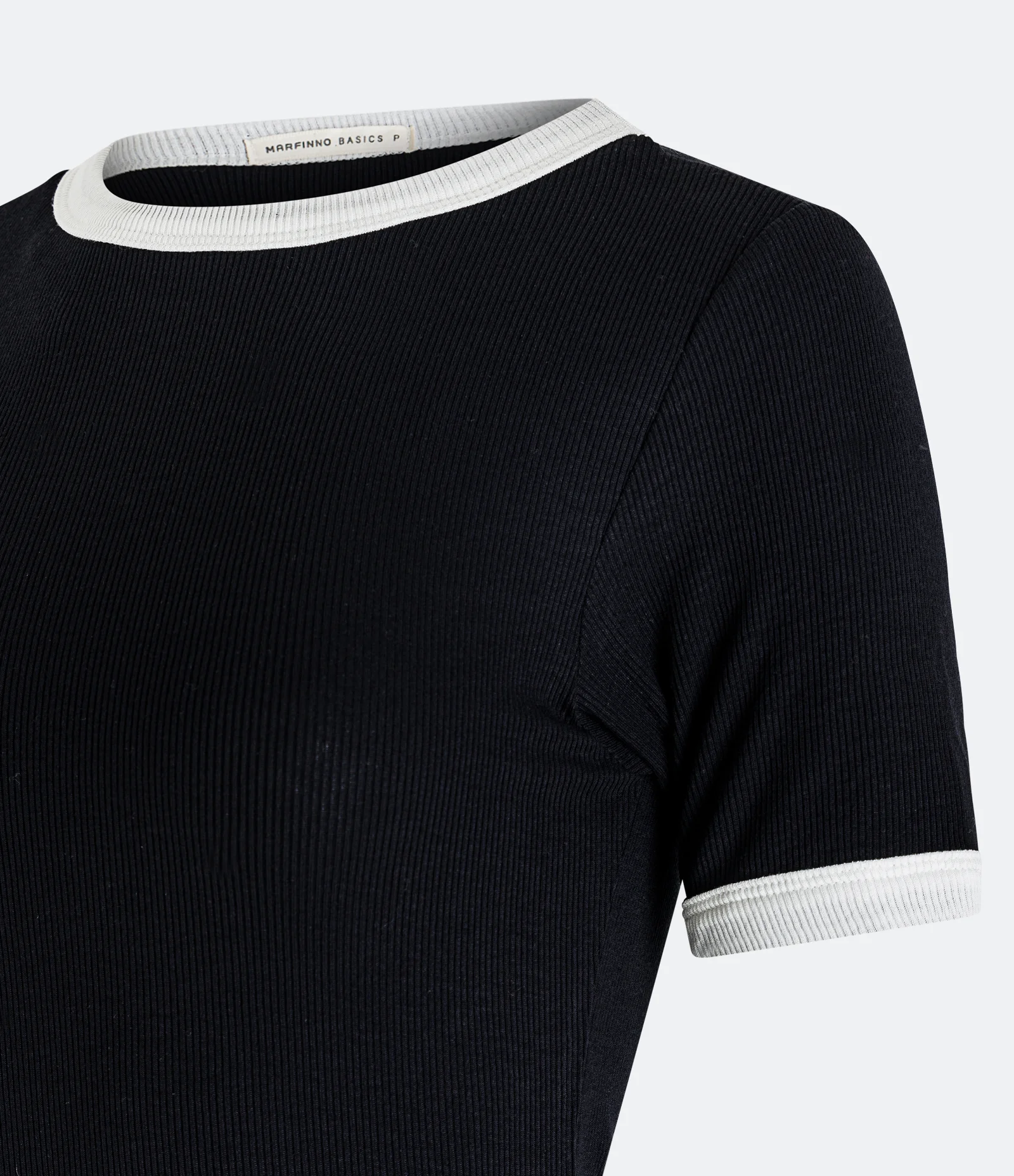 Blusa Meia Malha com Contraste na Gola e Manga Curta Preto 2