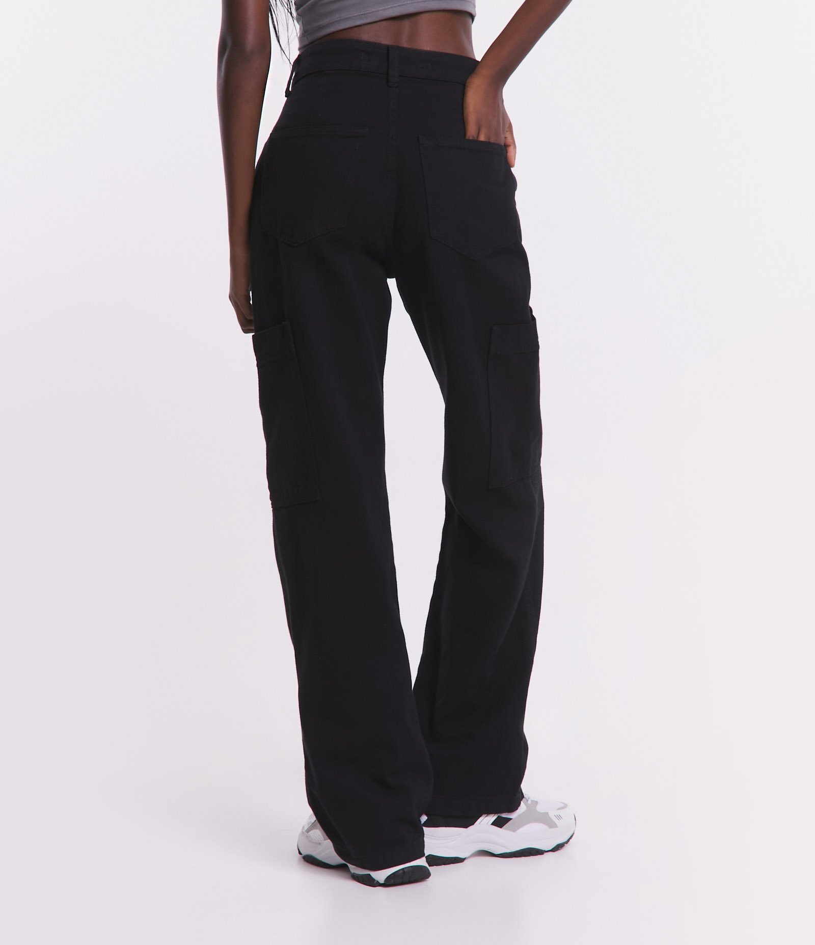 Calça Wide Leg em Sarja com Bolso Cargo sem Lapela 3