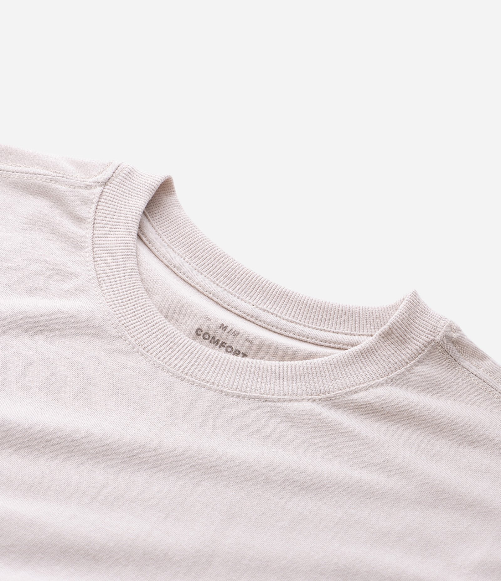 Camiseta Comfort Básica em Malhão com Etiqueta na Manga Bege Claro 9