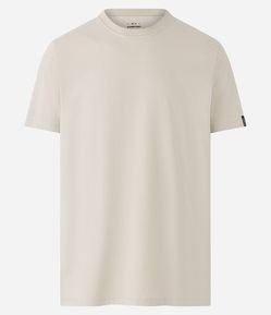 Camiseta Comfort Básica em Malhão com Etiqueta na Manga
