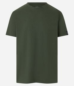 Camiseta Comfort Básica em Malhão com Etiqueta na Manga