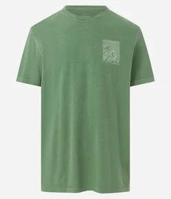 Camiseta Comfort em Meia Malha com Estampa Tropical Summer Paradise