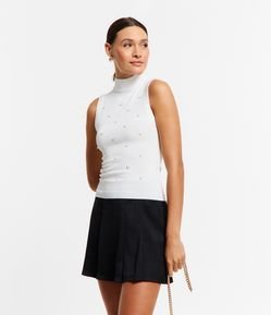 Blusa em Tricô com Golinha Alta e Aplicação de Brilhos