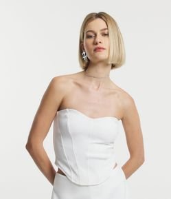 Blusa Cropped em Crepe Corsetada e Decote Tomara que Caia