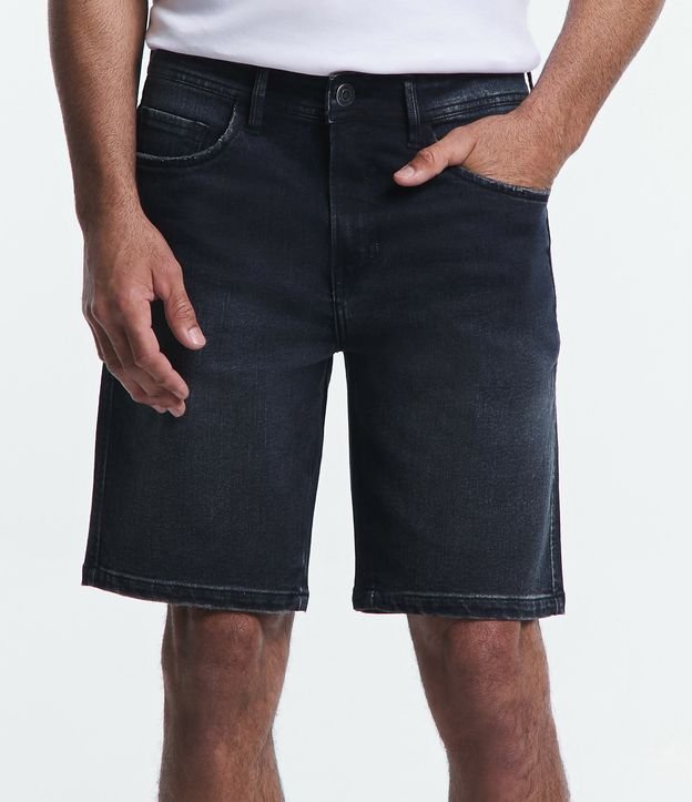Bermuda Slim Jeans com Bolsos e Leves Puídos Azul Escuro 2