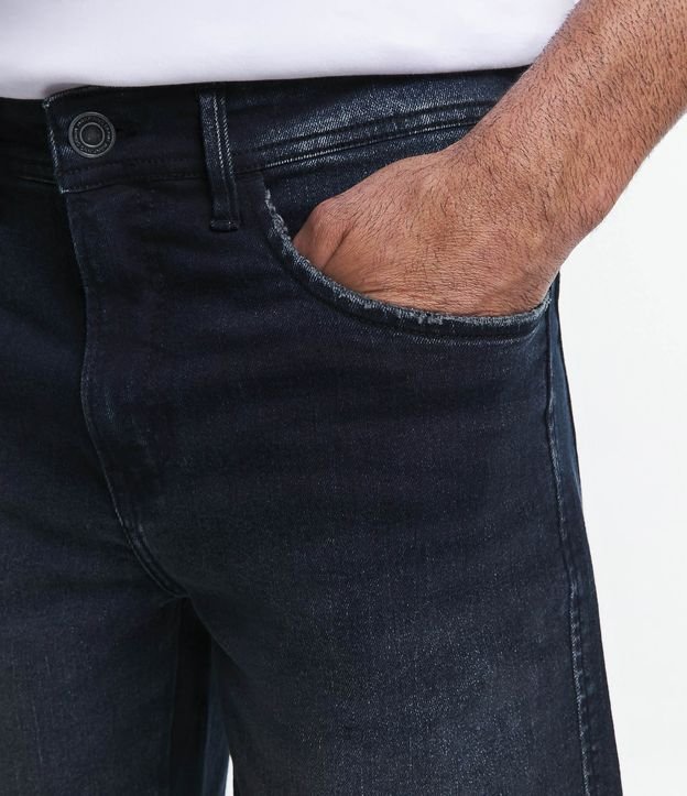 Bermuda Slim Jeans com Bolsos e Leves Puídos Azul Escuro 4