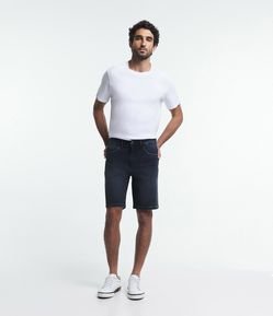 Bermuda Slim Jeans com Bolsos e Leves Puídos