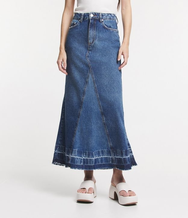 Saia Longa Evasê em Jeans com Recortes e Barra Desfeita Azul 2