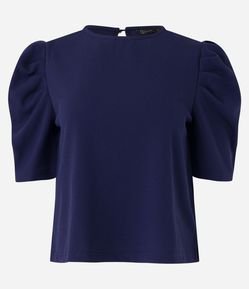 Blusa em Crepe com Manga Bufante e Fechamento nas Costas