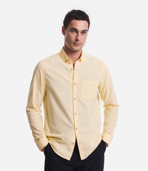 Camisa Regular em Oxford com Bolso Frontal Amarelo Claro 4
