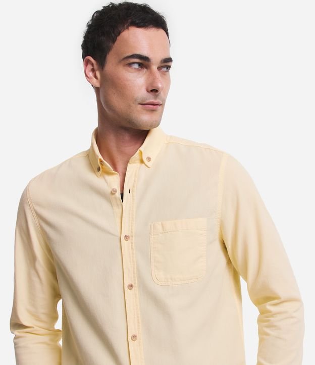 Camisa Regular em Oxford com Bolso Frontal Amarelo Claro 5