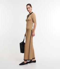 Calça Wide Leg em Tricô com Ribana no Cós e Contraste na Bara