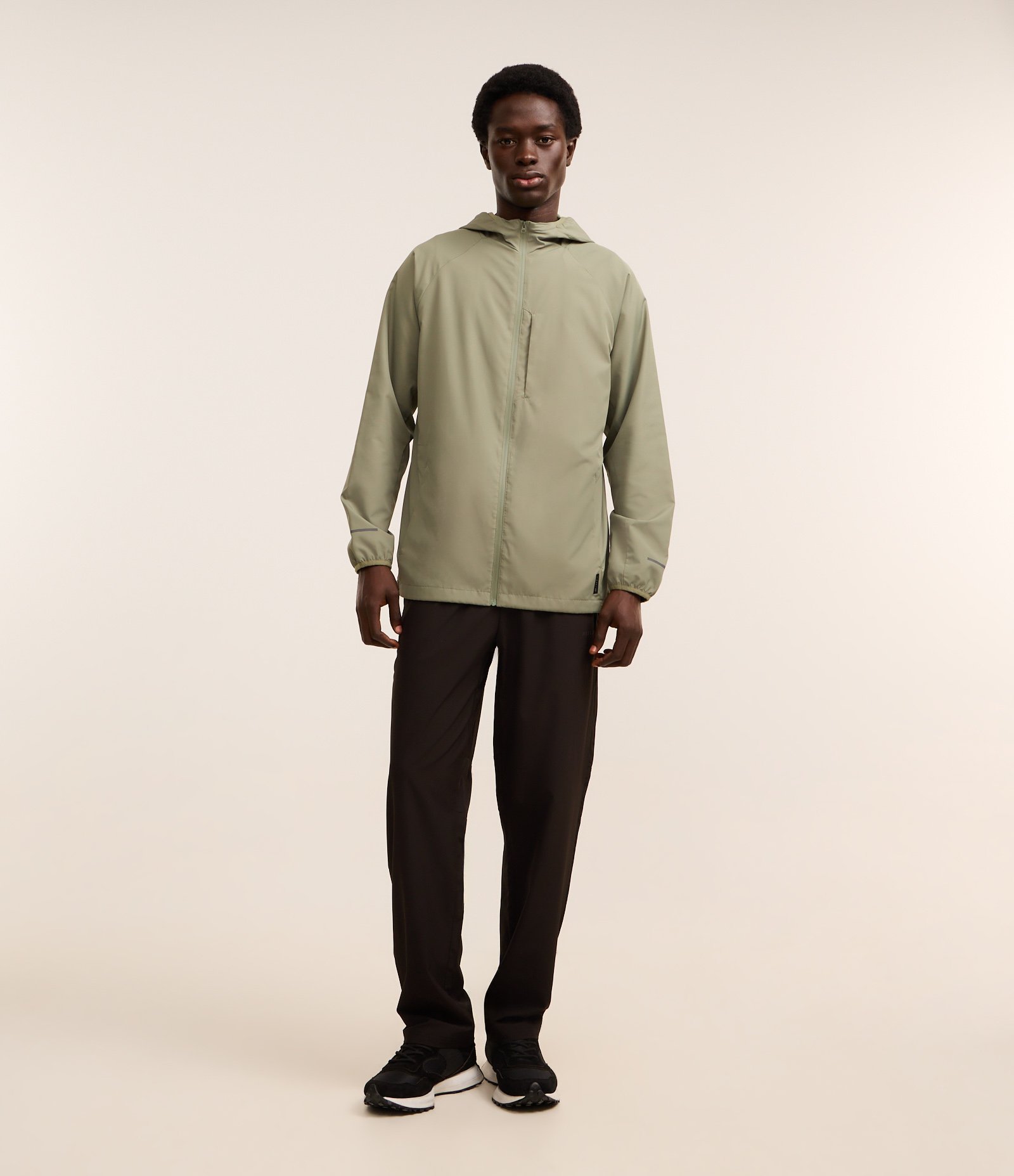 Jaqueta Esportiva com Punhos Ajustados e Capuz 2