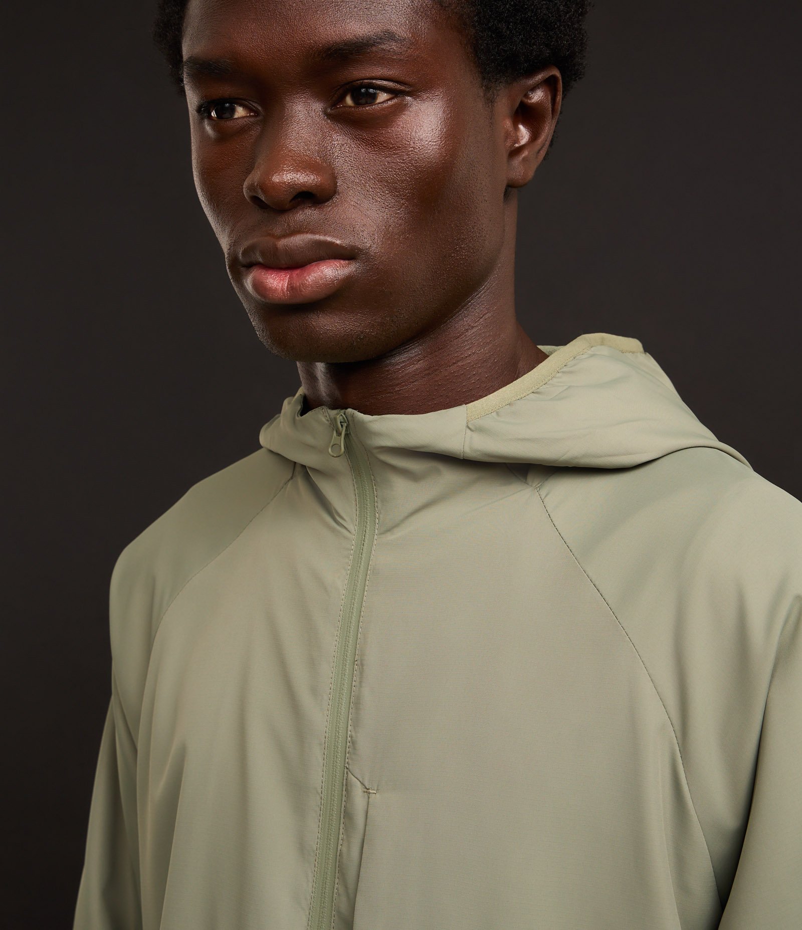 Jaqueta Esportiva com Punhos Ajustados e Capuz 7