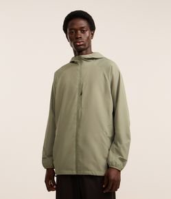 Jaqueta Esportiva com Punhos Ajustados e Capuz