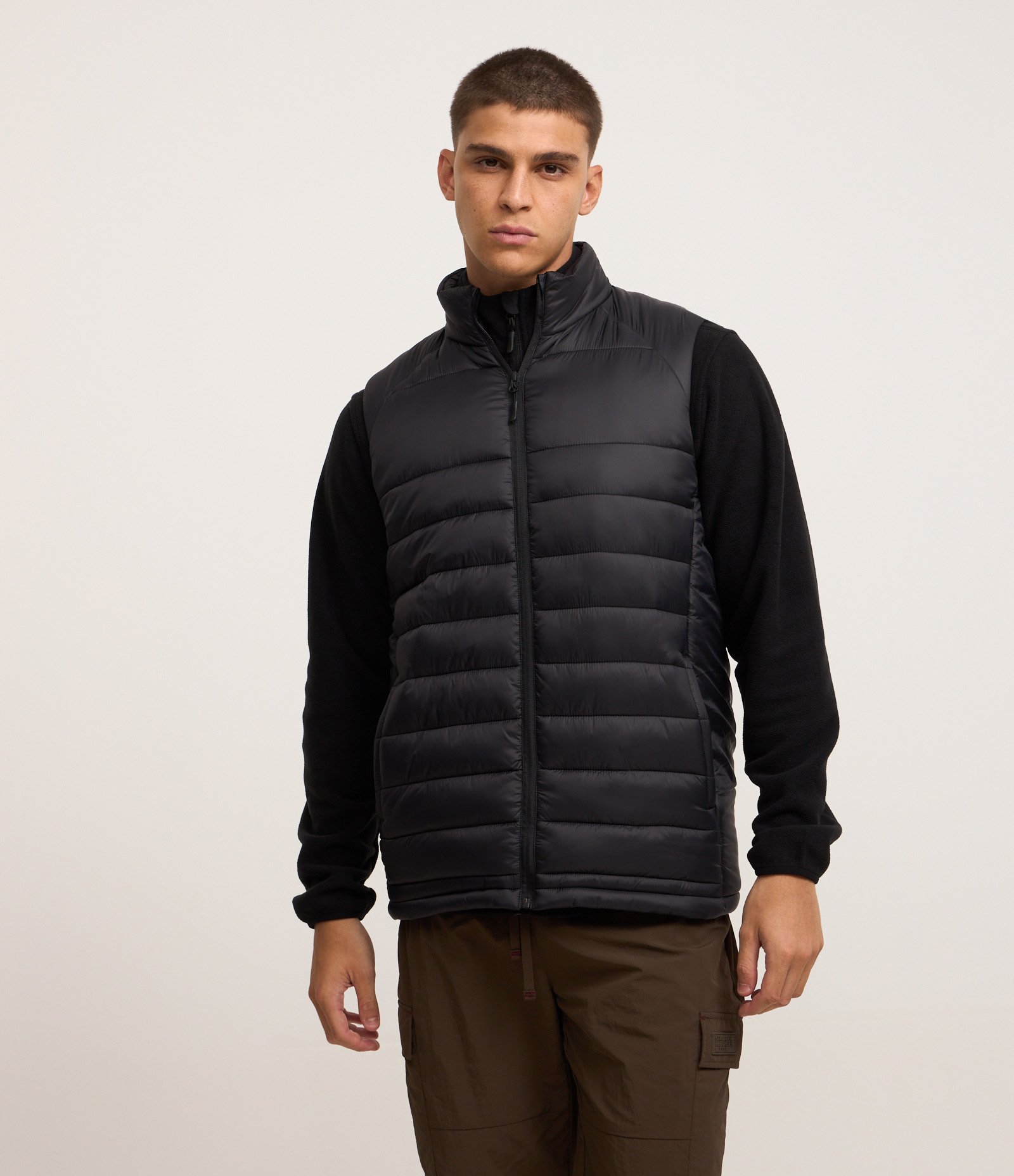 Colete Puffer Esportivo com Gola Alta e Gomos Preto 4