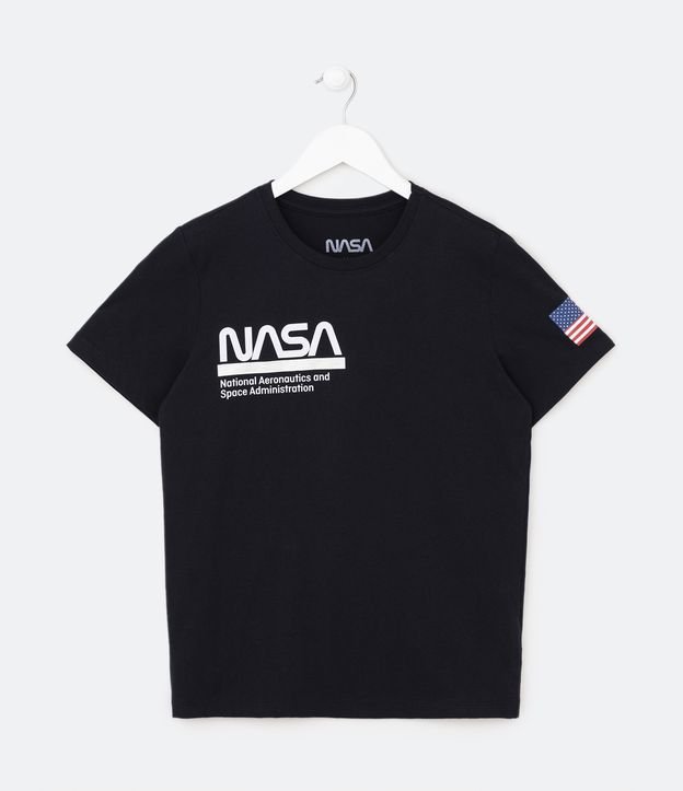 Camiseta Infantil com Estampa NASA Metalizado e Bandeira na Manga - Tam 5 a 14 Anos - Cor: Preto - Tamanho: 9-10