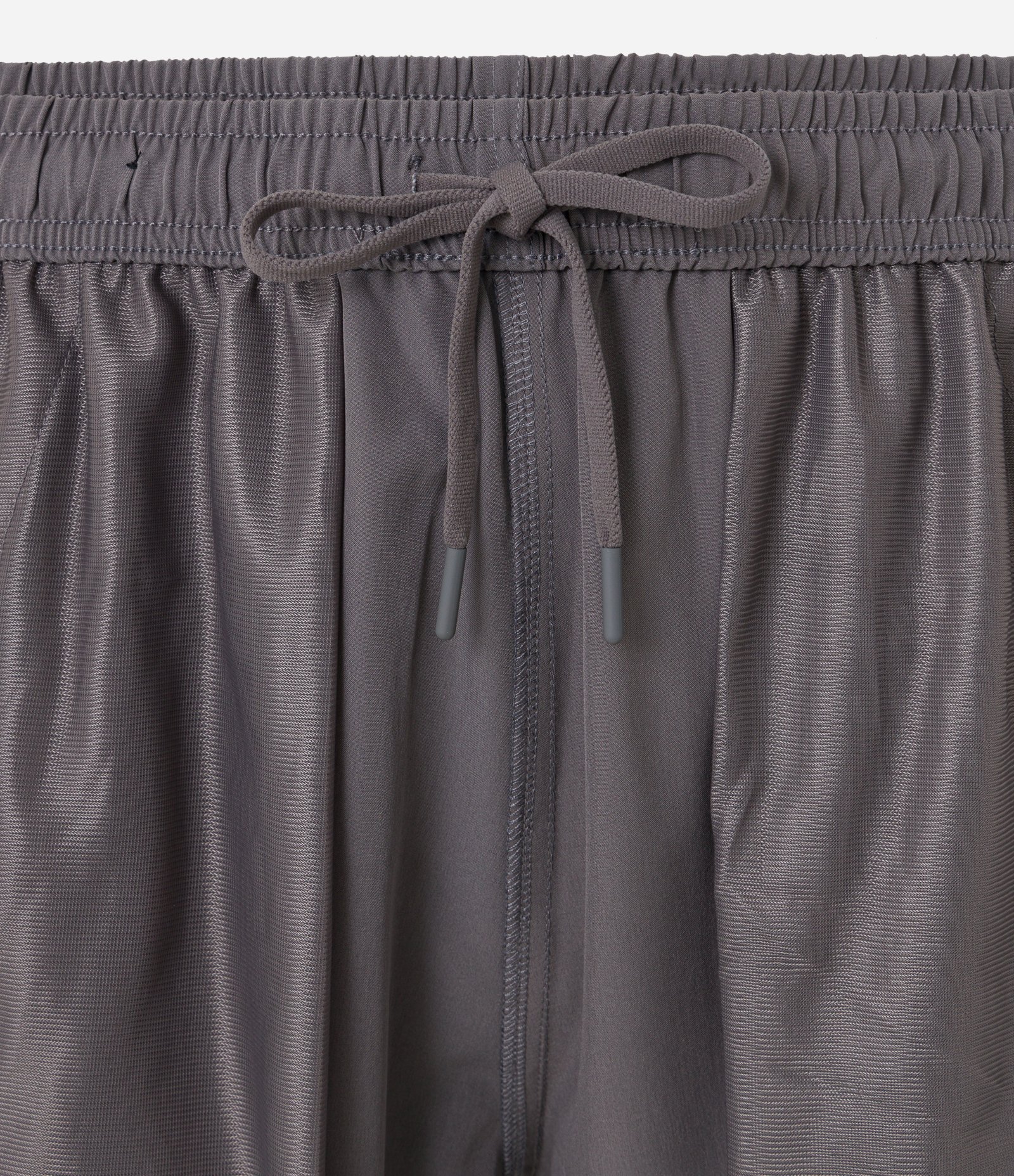 Bermuda Esportiva com Laser Cut e Bolsos com Zíper Cinza 8