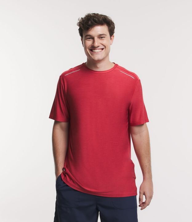 Camiseta Esportiva Básica em Dry Fit com Detalhes Refletivos Rosa Escuro 1