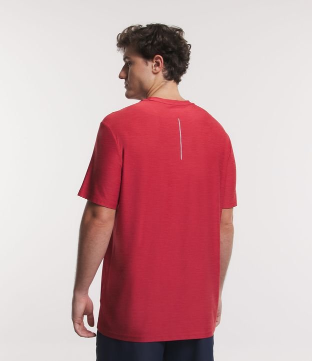 Camiseta Esportiva Básica em Dry Fit com Detalhes Refletivos Rosa Escuro 3
