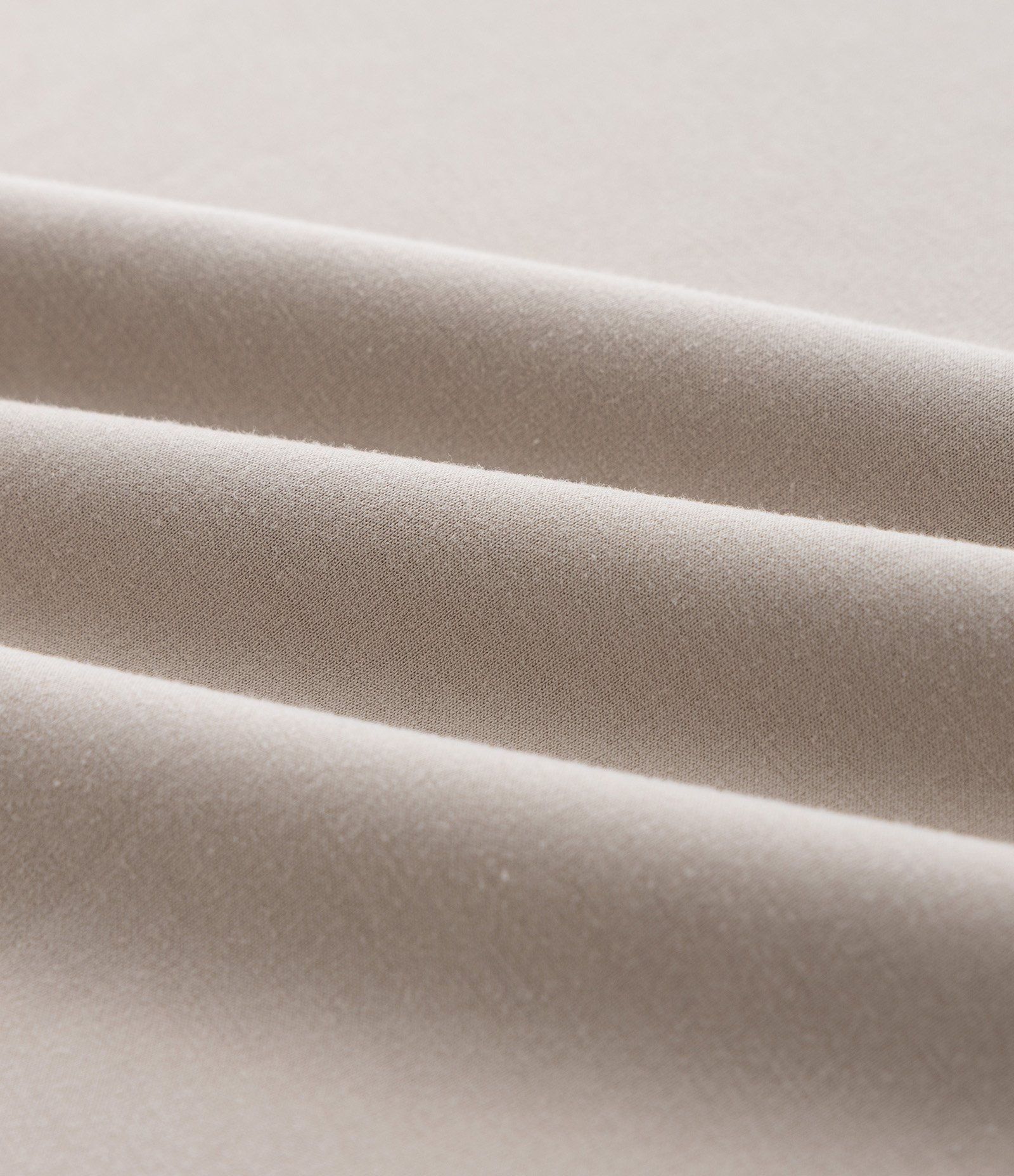 Casaco Fechado Esportivo com Punho Ajustado e Etiqueta Aplicada Bege Acinzentado 10