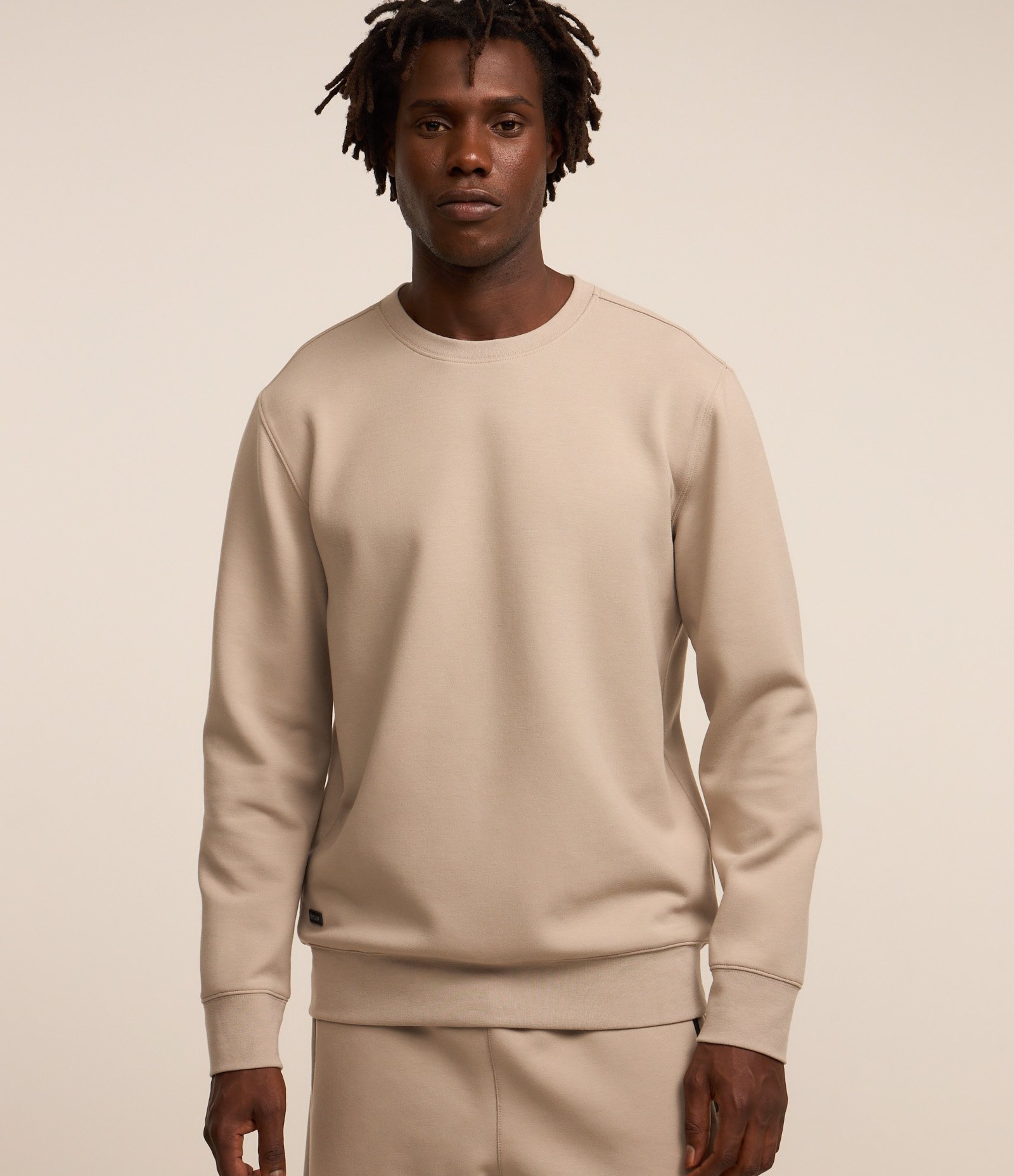 Casaco Fechado Esportivo com Punho Ajustado e Etiqueta Aplicada Bege Acinzentado 1