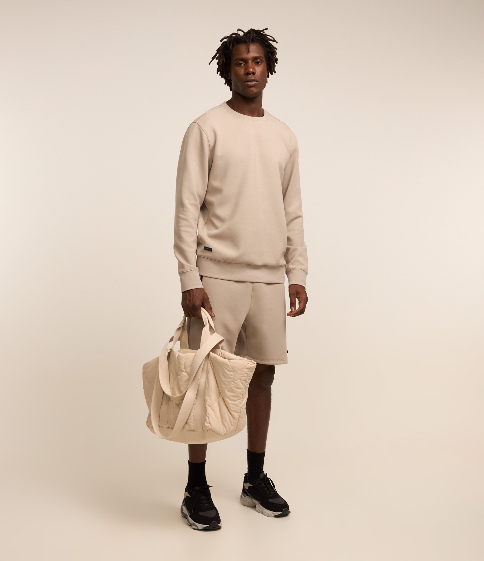 Casaco Fechado Esportivo com Punho Ajustado e Etiqueta Aplicada Bege Acinzentado 2