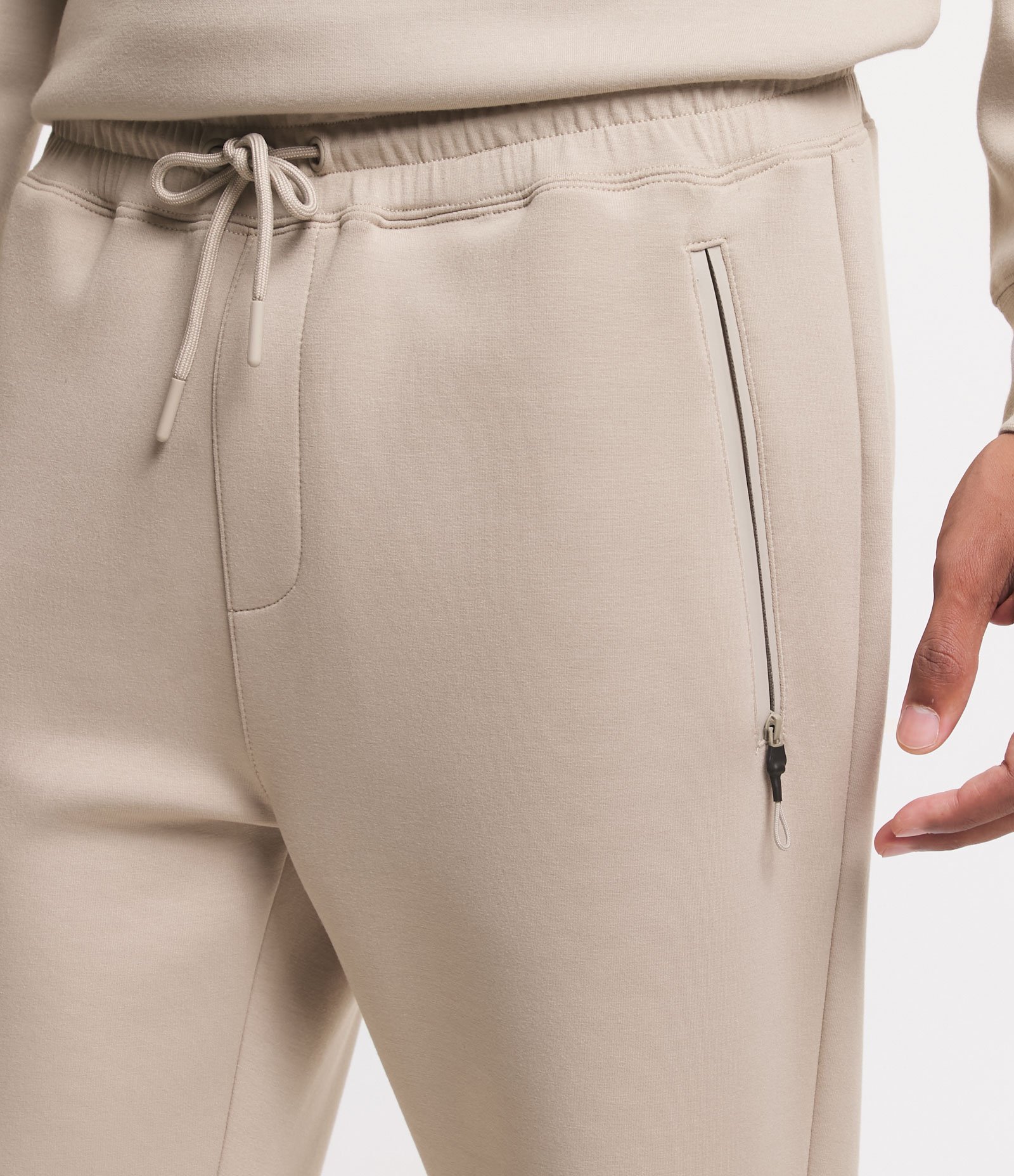 Calça Jogger Esportiva em Moletom Tecnológico Bege 4