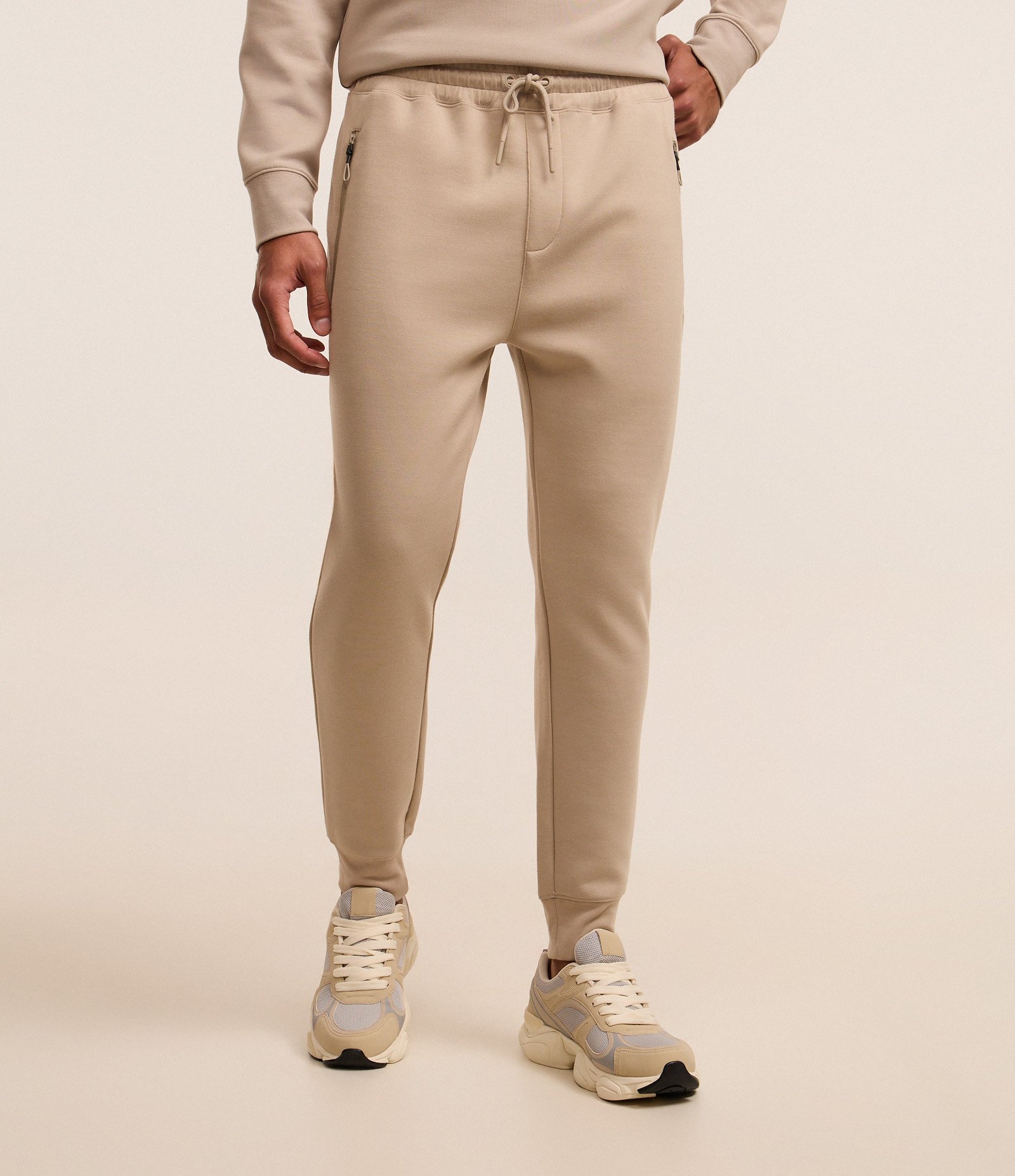 Calça Jogger Esportiva em Moletom Tecnológico Bege 2