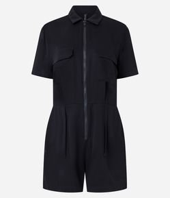 Macaquinho Utilitário em Viscose com Zíper e Bolsos Frontais