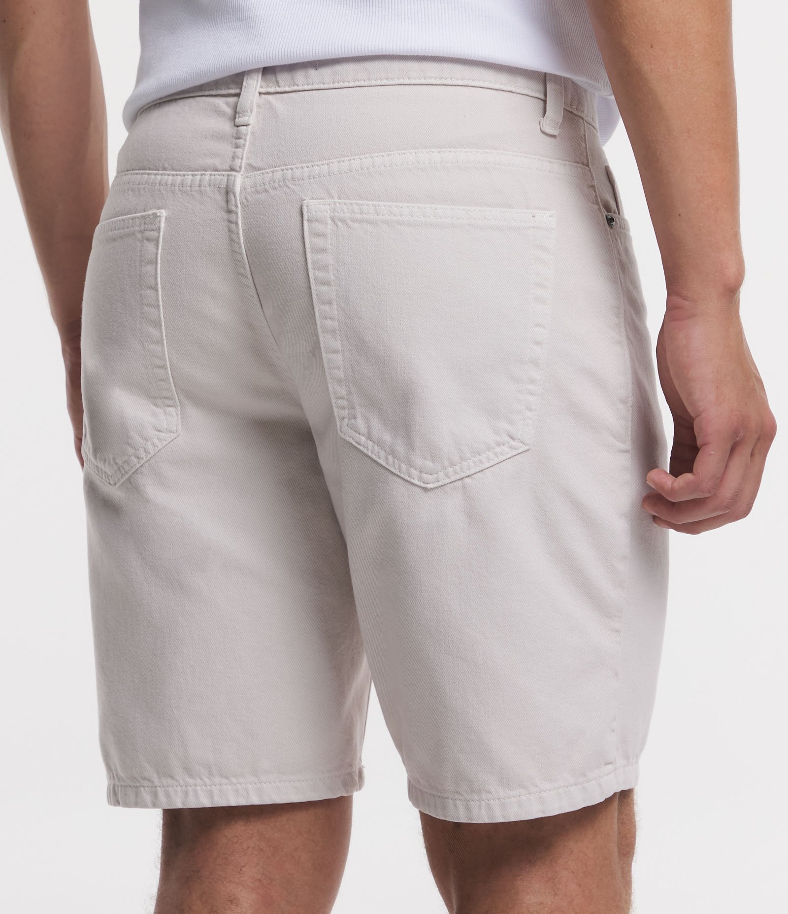 Bermuda Slim em Sarja Marmorizada com Bolsos 3