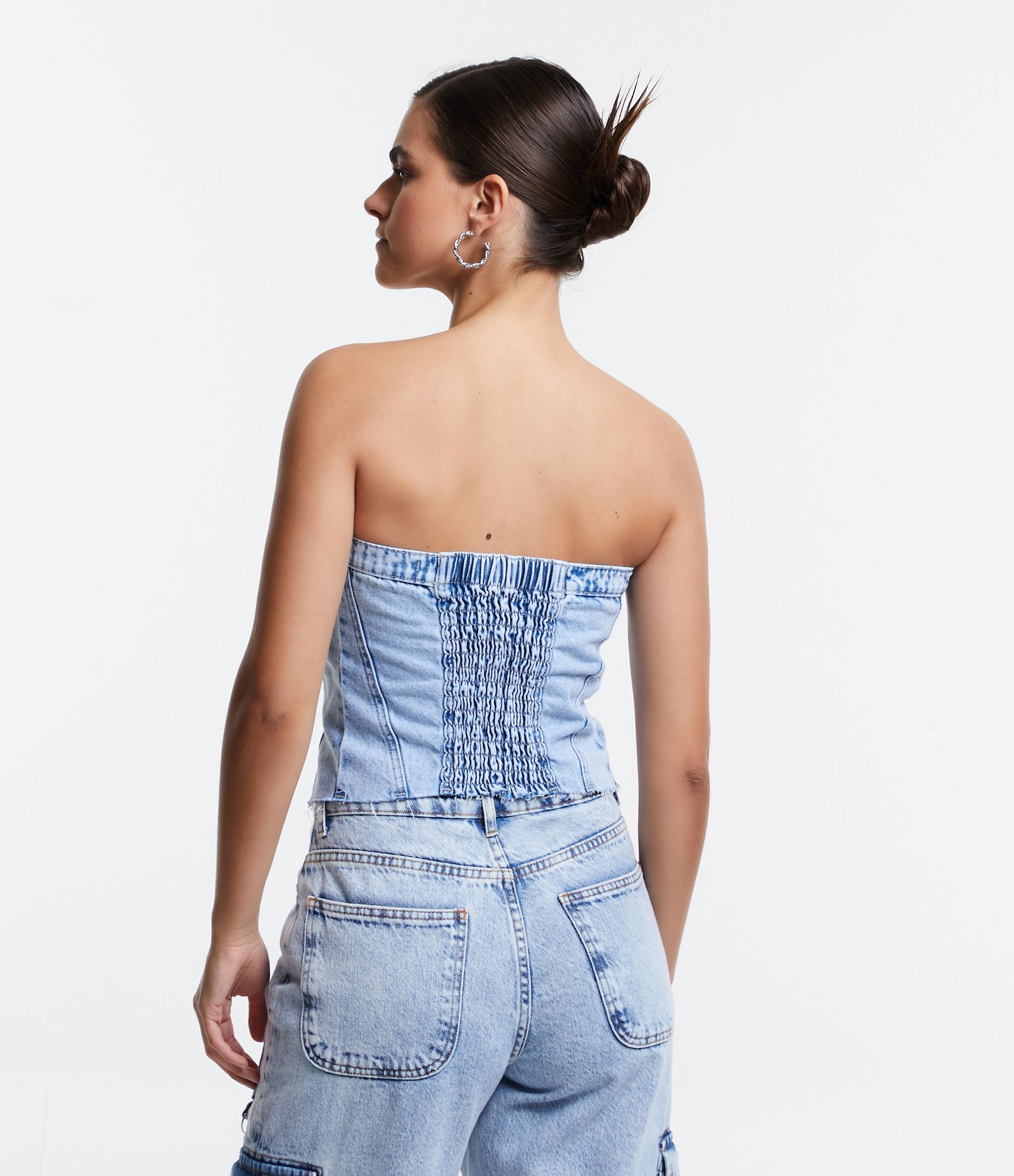Blusa Tomara que Caia em Jeans com Abotoamento e Lastex Azul 3