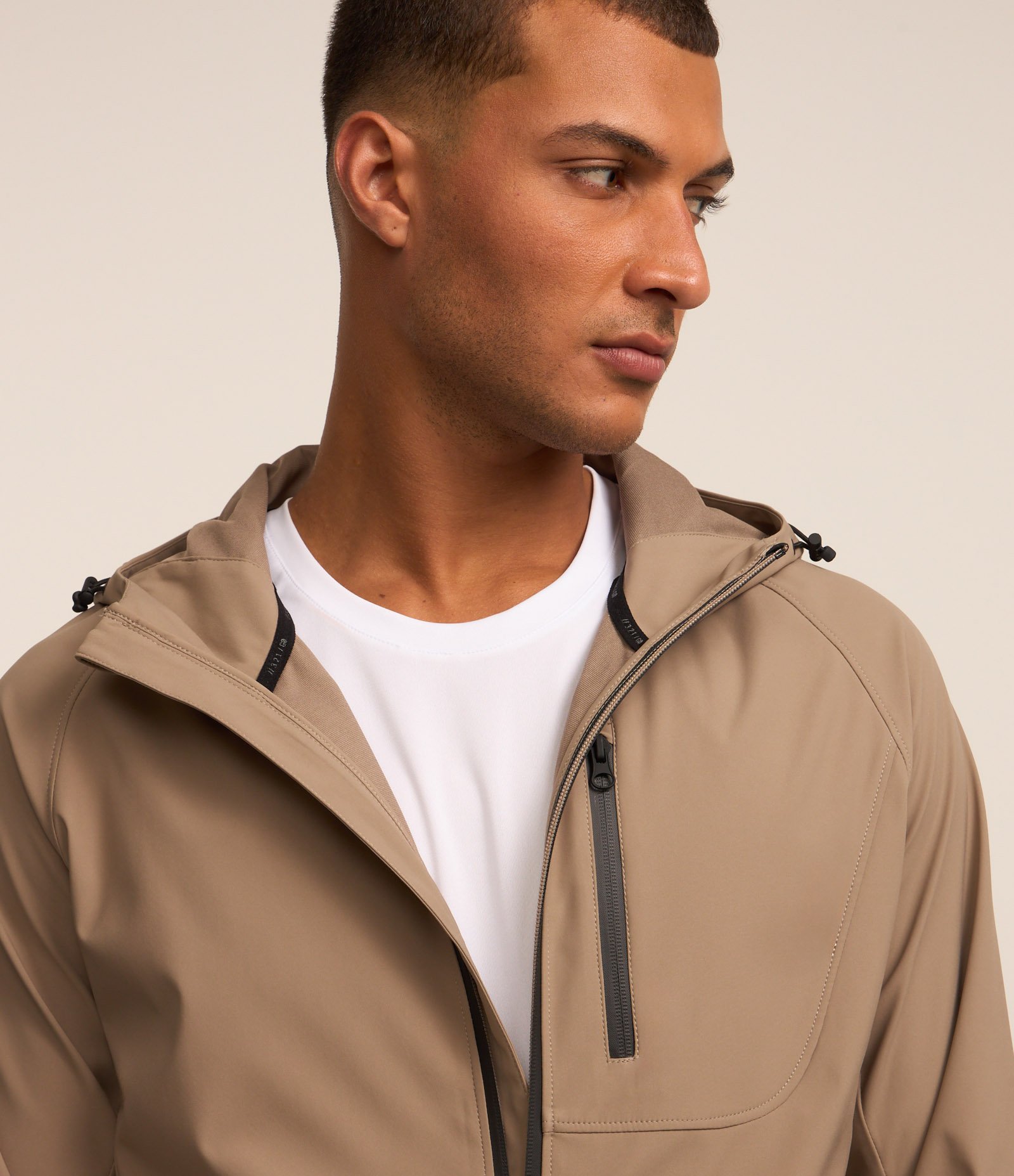 Jaqueta Esportiva Resistente a Água e com Capuz Bege 6