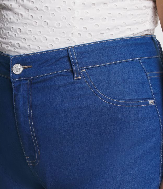 Short Jeans com Elastano e Cós Médio Curve & Plus Size Azul Médio 4