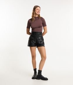 Short em PU com Bolsos Frontais e Cós Elástico