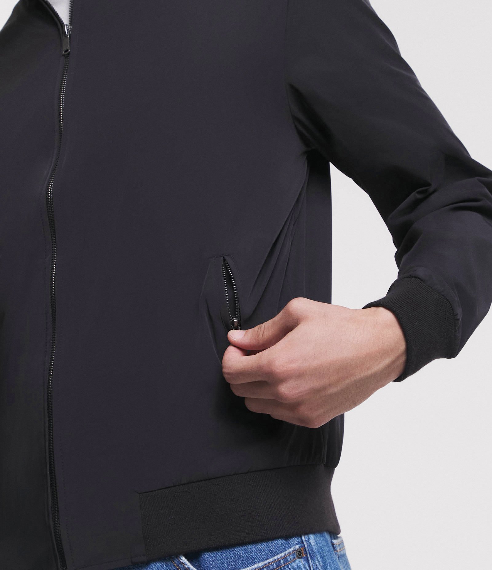 Jaqueta Bomber em Poliamida com Gola Alta e Zíper nos Bolso 5